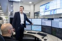 Jörgen Dahlqvist förklarar att nätområdet är indelat i mindre områden som stängs ner i tur och ordning om det behövs under vintern.