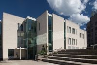 Tölö gymnasium erbjuder i dag möjlighet att göra gymnasiediplom i bildkonst. Rektor Marina Sjöholm ser gärna att fler skulle välja konst- och färdighetsämnen.