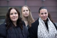 En viktig orsak till att Vanessa Troberg (fr.v), Frida Vesterlund och Naomi Teir valde socionomyrket var de många arbetsmöjligheterna. – Jag sökte in eftersom det är en bred utbildning och för att jag vill jobba med människor, säger Frida Vesterlund.