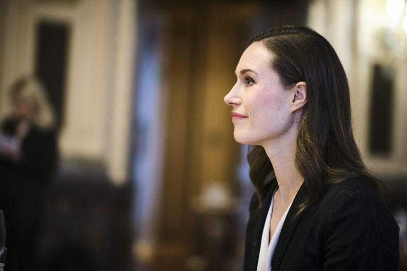Statsminister Sanna Marin (SDP) sade på onsdagen att hon kunde överväga att dra andra slutsatser kring regeringens fortsättning om Finland inte befann sig mitt i ett antal allvarliga kriser.