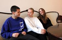 Henrik Ollas, Eva Melén och Elin Gustafsson firar alla självständighetsdagen på olika sätt.