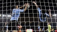Luis Suarez tog bollen med handen 2010. Arkivbild.