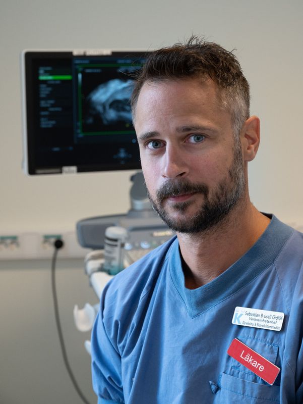 Sebastian Brusell Gidlöf, gynekolog och verksamhetschef på Medicinsk enhet Gynekologi och reproduktionsmedicin på Karolinska universitetssjukhuset.