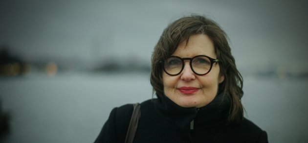 Nina van den Brink född i Borgå vann Augustpriset i år med sin faktabok om städerskan, aktivisten och författaren Maja Ekelöf. Boken heter Jag har torkat nog många golv.