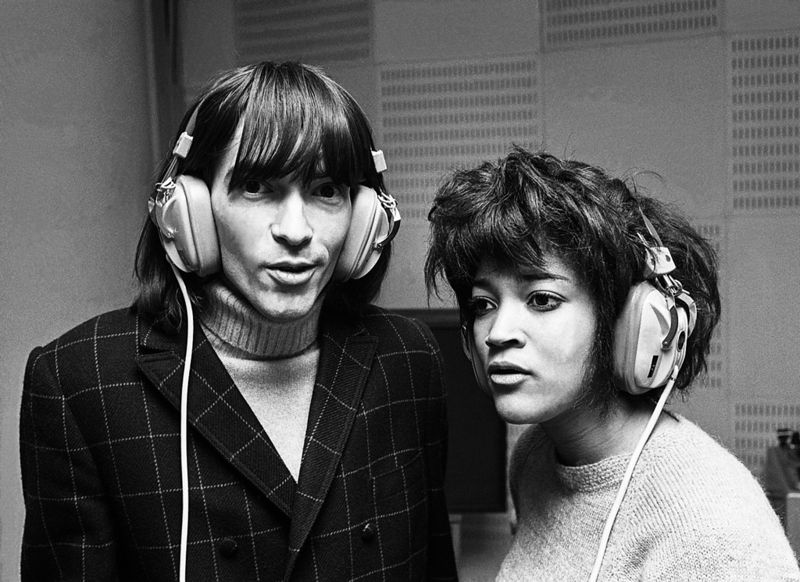Artistparet Svenne och Lotta Hedlund i skivstudion 1970.
