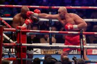 Tyson Fury, i röda byxor, besegrade Derek Chisora inför 60|000 åskådare i London.