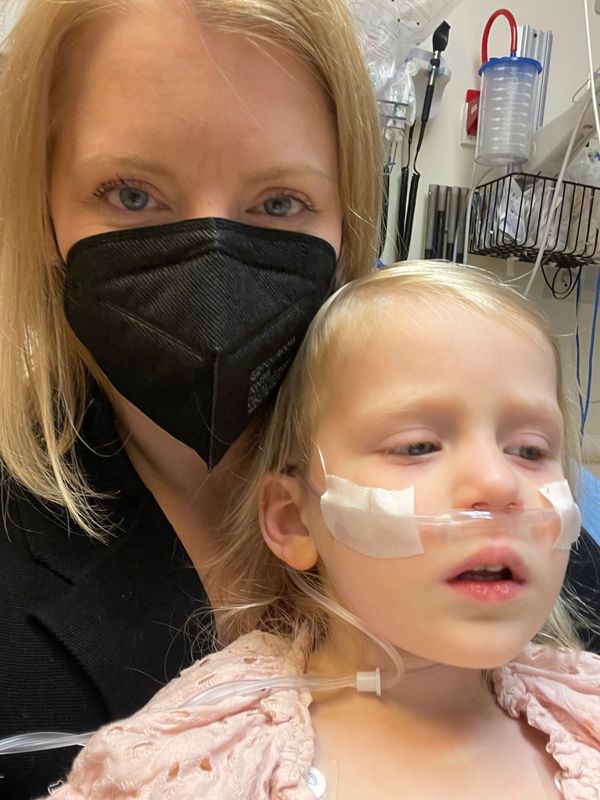 Kate Foster-Bankeys treåriga dotter Isabelle hamnade på sjukhus med RS-smitta.