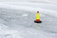 Finlands simundervisnings- och livräddningsförbund påminner om försiktighet när man rör sig ute på isen.
