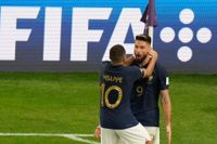 Olivier Giroud och Kylian Mbappé sköt Frankrike till kvartsfinal i fotbolls-VM.