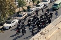Under protesterna har moralpolisen bytts ut mot våldsamma säkerhetspoliser och miliser. Bild på poliser som satts in mot demonstranter i Teheran, 26 oktober.