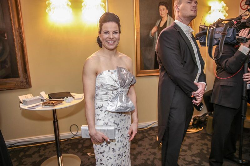 Skidåkaren Krista Pärmäkoski i sin fina klänning på balen 2018.