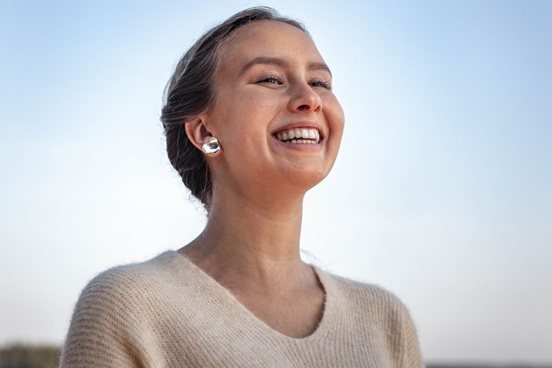 Naturen är min största inspirationskälla, berättar Lina Simons som donerar fyra procent av vartenda sålt smycke till John Nurminens stiftelse för skyddandet av Östersjön.