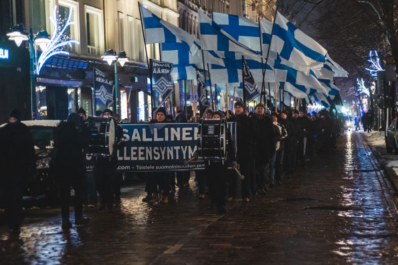 Suomi herää demonstrationen förlöpte lugnt, polispådraget var synnerligen stort.