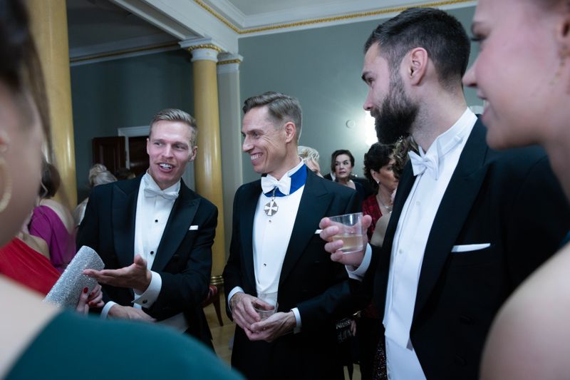 Topi Raitanen, som vann ett sensationellt guld i 3000 meter hinder i friidrotts-EM i München i höstas, talade idrottsprestationer med Alexander Stubb och Tim Sparv kvällen lång. Stubb passade givetvis på att ta en selfie med herrarna.