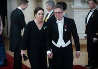 Eva Österberg är van att klara sig utan sin man flera månader i sträck. I över tio år har han rapporterat från krigszoner medan hon hållit ställningarna där hemma.