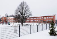 Önskemålet är att tillbyggnaden kan placeras i direkt anslutning till Kvarnbackens skola.