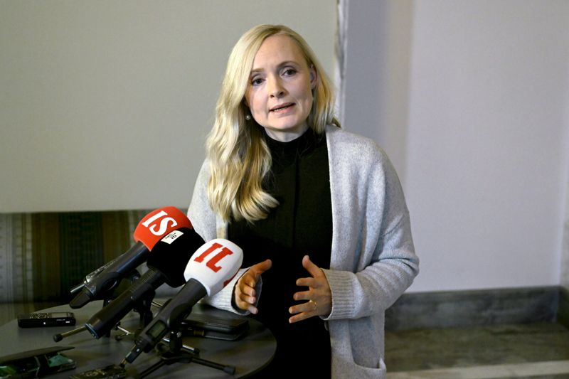 De Grönas ordförande, miljöminister Maria Ohisalo visade upp en klar besvikelse över Centerns agerande, också efter mötet med kvintetten.