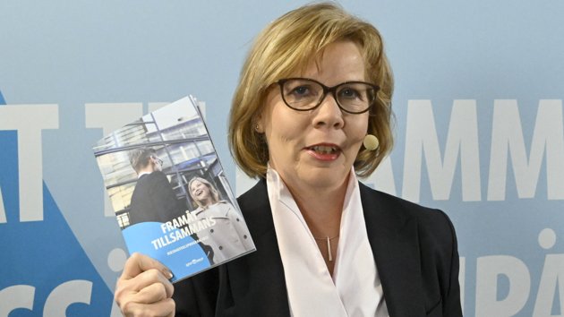 I valprogrammet, som publicerades på torsdagen, finns en sänkning av inkomstskatten med. – Men vi anser att den inte ska göras i början av nästa regeringsperiod, utan efter något år, säger SFP:s ordförande Anna-Maja Henriksson.