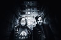 Sam Huber och Joakim Guthwert utgör hälften av Elliot's Crazy Compass.