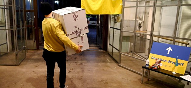 Ukrainska föreningen i Finland tog emot stora mängder donationer i Södervik genast efter att Ryssland inlett sitt anfallskrig mot Ukraina.