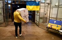 Ukrainska föreningen i Finland tog emot stora mängder donationer i Södervik genast efter att Ryssland inlett sitt anfallskrig mot Ukraina.