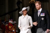 Meghan Markle, hertiginna av Sussex, med maken prins Harry, vid ett besök i London i somras.