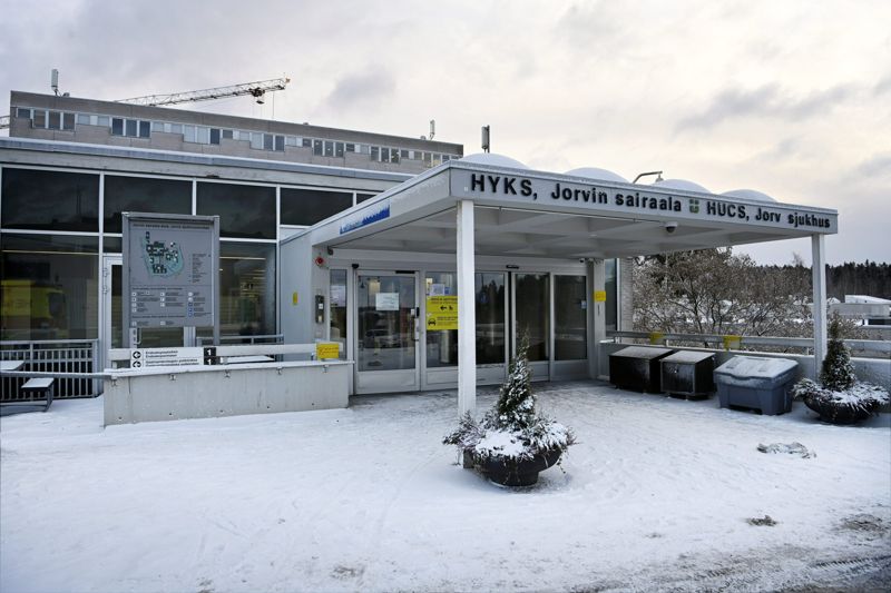 Inga ambulanser kör till Jorvs sjukhus i Esbo eftersom akutmottagningen där är överbelastad.