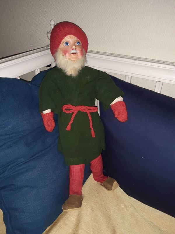12 december "Jultomten har pappa Ragnar tillverkat på 1940- eller 1950-talet. Den har funnits i mitt föräldrahem tills den slutligen flyttade hem till min familj i början av 2000-talet."