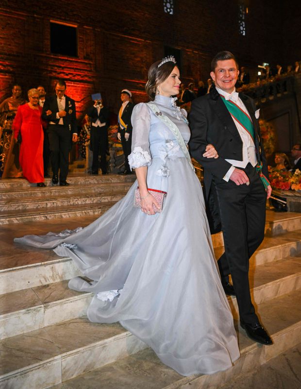 Prinsessan Sofia gick in tillsammans med Sveriges rikdags talman Andreas Norlen.