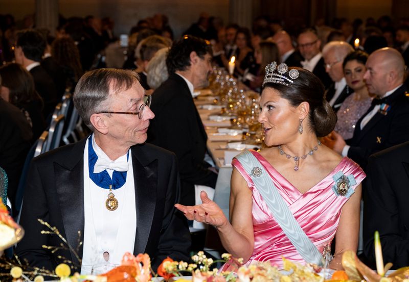 Svante Pääbo, Nobelpristagaren i medicin, och kronprinsessan Victoria under banketten i Stockholms stadshus.