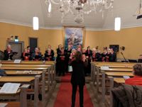 Östersundom sångkör sjöng in julen i Östersundom kyrka i lördags.