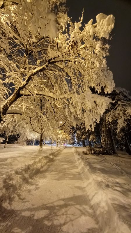 Centrala Ekenäs på söndag kväll, efter helgens snöfall.