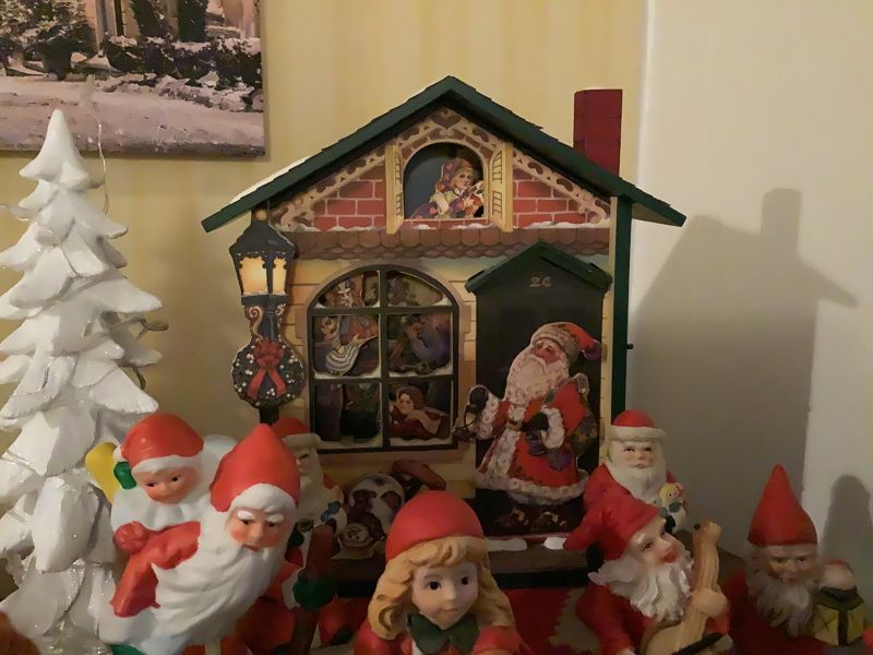 "Min julfavorit är denna speldosa som jag har köpt i staden Wien år 1996 när jag var med Finlands Svenska Damkörsförbund och uppträdde där i adventstid.
