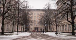 I Dals gamla tuberkulossjukhus, som stått på samma ställe sedan 1929, jobbar man med administration och tar emot psykiatriska patienter. Men nu blir den planerade renoveringen inte av.