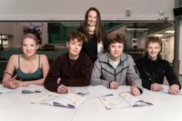 Rektor Ulrika Willför-Nyman vid Mattlidens skola vill ingjuta ett lugn i eleverna. Här är hon med eleverna (fr. v.) Elsa Haglund, Oliver Ahlberg, Alvin Nordman och Linus Laurent.
