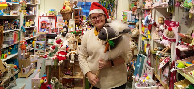 Kristina Lönnberg grundade leksaksbutiken Tingeling, som ligger på Georgsgatan i Helsingfors, för tio år sedan.