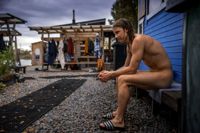Niklas Roiha beskriver sig som en äkta bastuentusiast men kommer också till Sompasauna för det sociala umgängets skull.