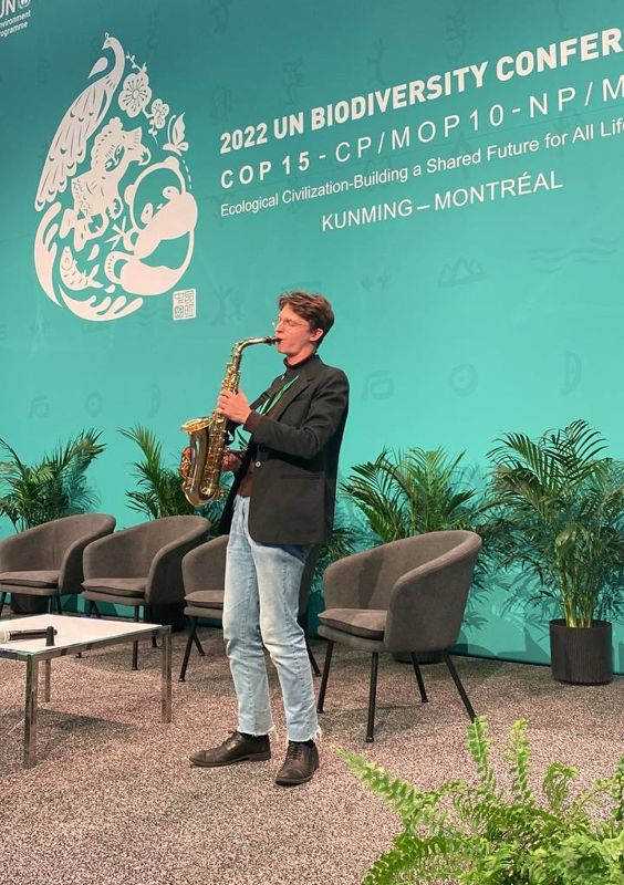 – Som musiker och en del av Global Youth Biodiversity Network musikergrupp, tog jag med min saxofon och musicerade jag så mycket jag kunde med andra unga aktivister, säger Jack Hancock.