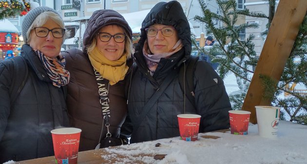 Heidi Särkisilta, Sari Karjalainen och Merja Kouvalainen har inte i första hand rest till Tallinn för att shoppa. Men visst ska en del mat och dryck med hem, prishöjningarna har ingen avskräckande effekt, försäkrar de.