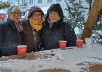 Heidi Särkisilta, Sari Karjalainen och Merja Kouvalainen har inte i första hand rest till Tallinn för att shoppa. Men visst ska en del mat och dryck med hem, prishöjningarna har ingen avskräckande effekt, försäkrar de.