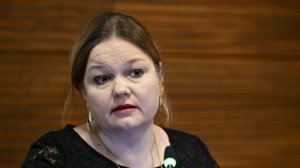 På grund av julhelgerna kan det dröja till januari innan man kan få sin förstärkande dos, eller booster, mot covid från företagshälsovården, säger omsorgsminister Krista Kiuru.