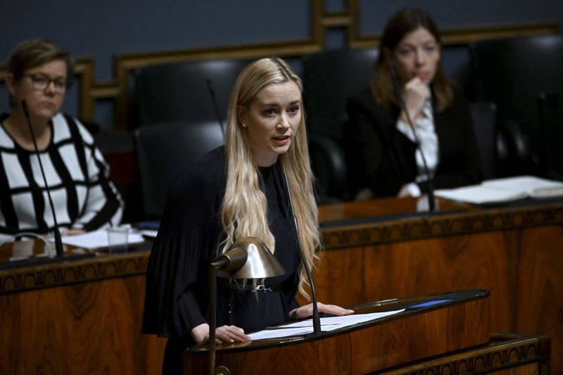Sofia Virta säger att alla borde känna till den långvariga resursbristen i barnskyddet, vilka utmaningar småbarnspedagogiken och skolan kämpat med i åratal, hur polisen klagat på resursbrist och hur satsningarna på integrationen varit otillräckliga. – Trots det har tidigare regeringar skurit i skola och utbildning, och struntat i att alla ska kunna känna sig delaktiga i samhället, säger hon.