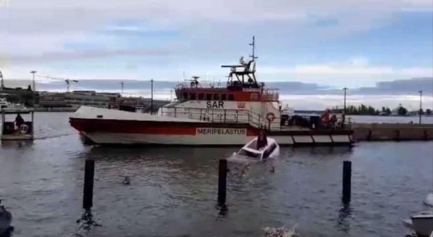 Mannen som körde i vattnet vid Södra kajen i augusti i fjol är samma person är misstänkt för att ha tagit livet av sin hustru.