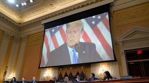 Kommittén som undersökt USA:s tidigare president Donald Trumps ansvar i stormningen av Kapitolium den 6 januari förra året presenterar vad den kommit fram till.