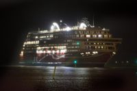 Viking Grace anländer till Åbo hamn den 15 december 2013. Ombord fanns en del av de passagerare som evakuerats efter Viking Amorellas grundstötning.