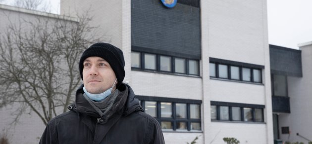 Stadsdirektören Christoffer Masar får ett kraftigt lönelyft om han stannar i Grankullas tjänst.