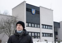 Stadsdirektören Christoffer Masar får ett kraftigt lönelyft om han stannar i Grankullas tjänst.