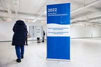 Januari. Året inleddes med det första välfärdsområdesvalet någonsin. När det nya välfärdsområdet för östra Nyland kör i gång första januari 2023 ligger alla beslut gällande social- och hälsovården och räddningsväsendet i händerna på de 59 fullmäktigeledamöter vi valde i våras. Bilden är från förhandsröstningen i köpcentret Lundi i Borgå.