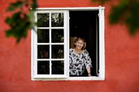 Ulla-Lena Lundberg bor i Diktarhemmet, på lördag är hon gäst i Lovisa bokkafé.