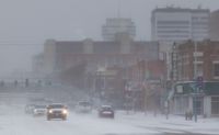En svår vinterstorm drabbar Mellanvästern i USA, som Wichita i delstaten Kansas.
